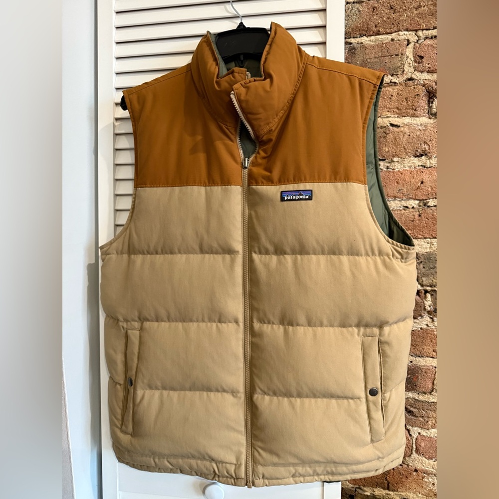 Patagonia Men's Reversible Down Vest in Tan/Green